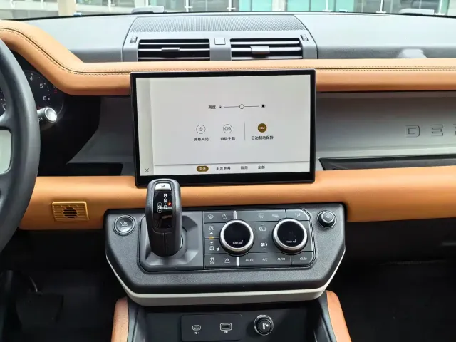 Land Rover Defender — Фото автомобиля 8