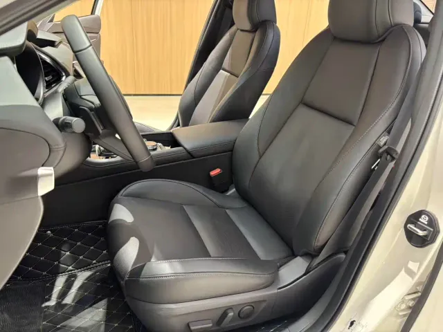 Mazda Axela — Фото автомобиля 8