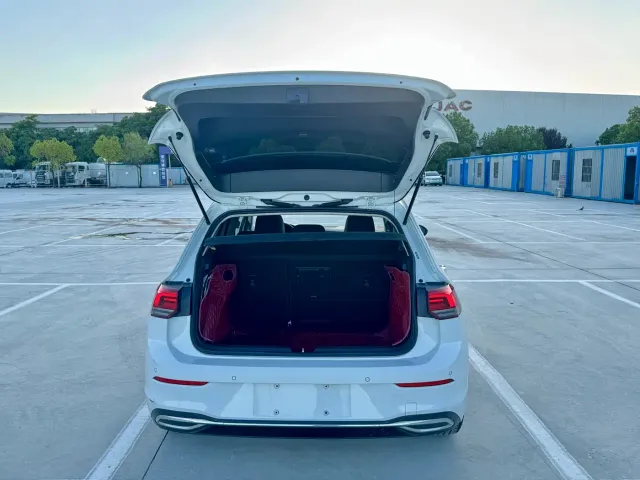 Volkswagen Golf — Фото автомобиля 7