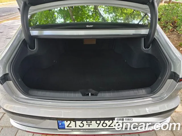 Hyundai Grandeur Grandeur (GN7) 2.5 Бензин 2WD — Фото автомобиля 18