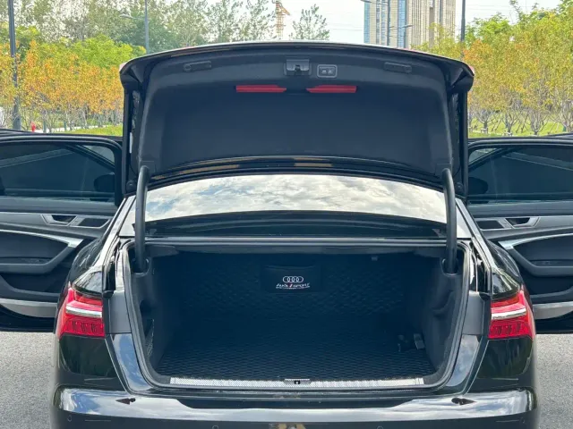 Audi A6L — Фото автомобиля 18