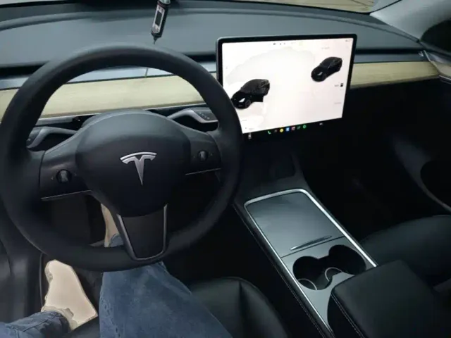 Tesla Model Y — Фото автомобиля 9