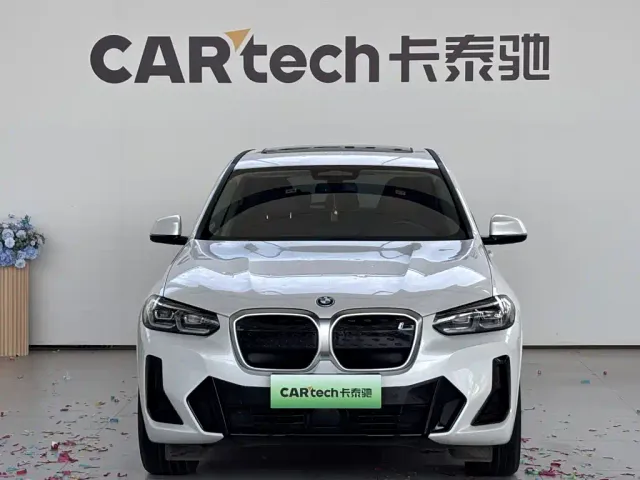 BMW iX3 — Фото автомобиля 2