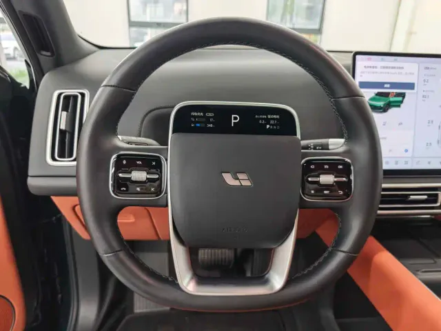 Li Auto L9 — Фото автомобиля 9