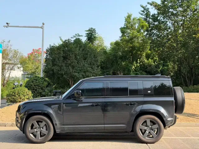 Land Rover Defender — Фото автомобиля 3