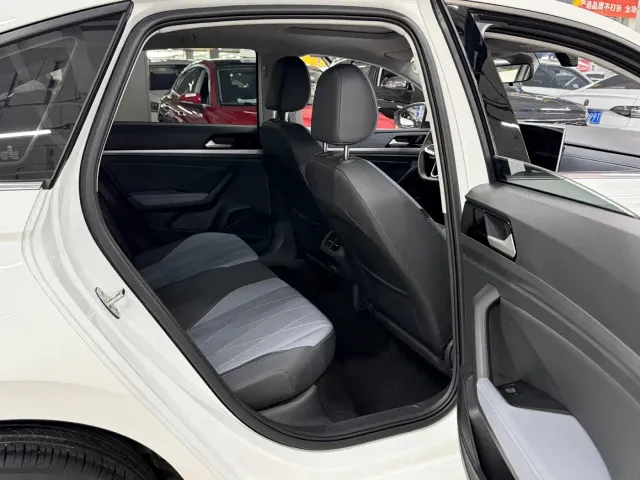 Volkswagen Lavida — Фото автомобиля 12