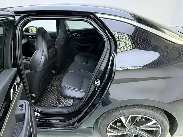 Lynk & Co 03 — Фото автомобиля 10