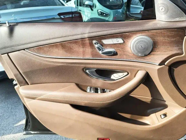 Mercedes-Benz E-Class — Фото автомобиля 7