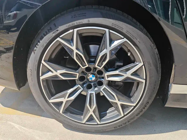 BMW 7 Series — Фото автомобиля 11