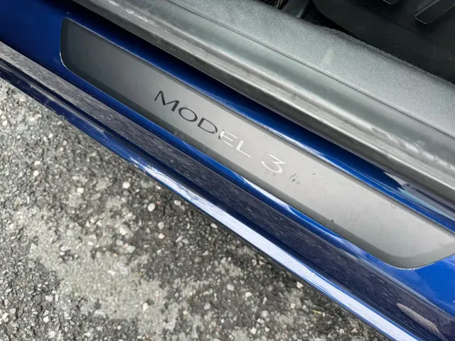 Tesla Model 3 — Фото автомобиля 16