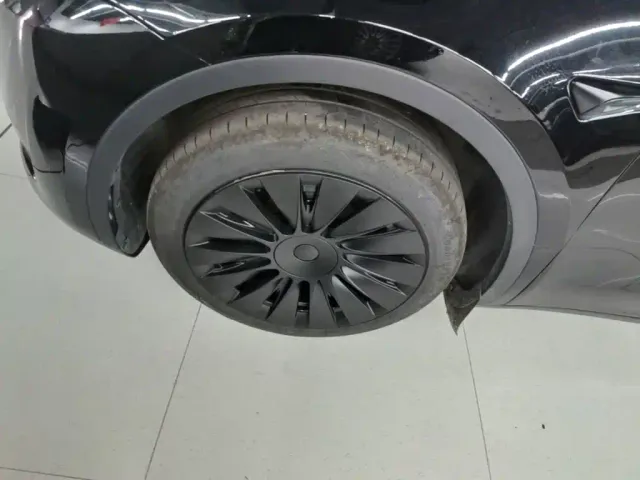 Tesla Model Y — Фото автомобиля 22