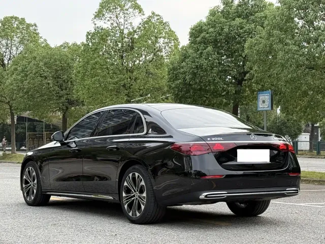 Mercedes-Benz E-Class — Фото автомобиля 6