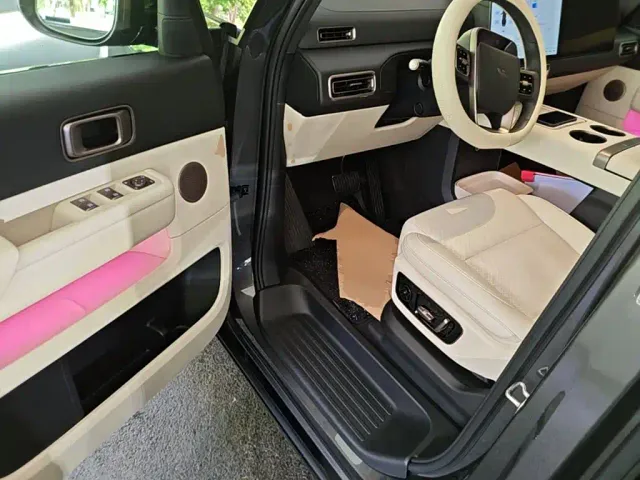 Li Auto MEGA — Фото автомобиля 15