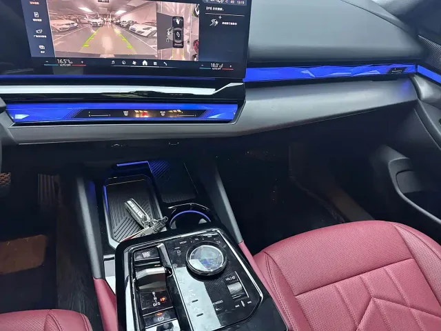 BMW 5 Series — Фото автомобиля 11