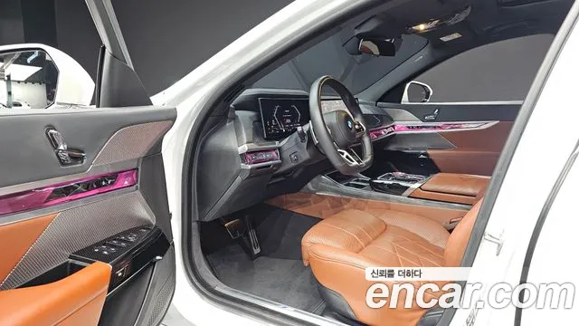 BMW 7-Series 7 серия (G70) 740i xDrive M Sport — Фото автомобиля 10