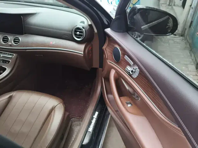 Mercedes-Benz E-Class — Фото автомобиля 17