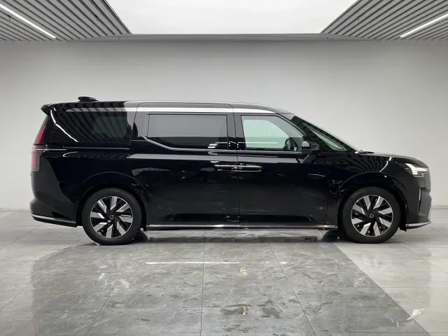 Volvo EM90 — Фото автомобиля 8
