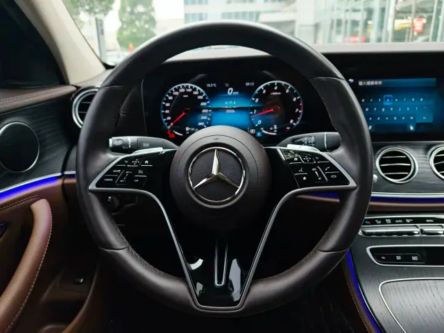 Mercedes-Benz E-Class — Фото автомобиля 22