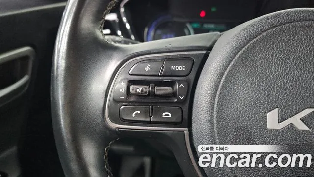 Kia Niro — Фото автомобиля 23