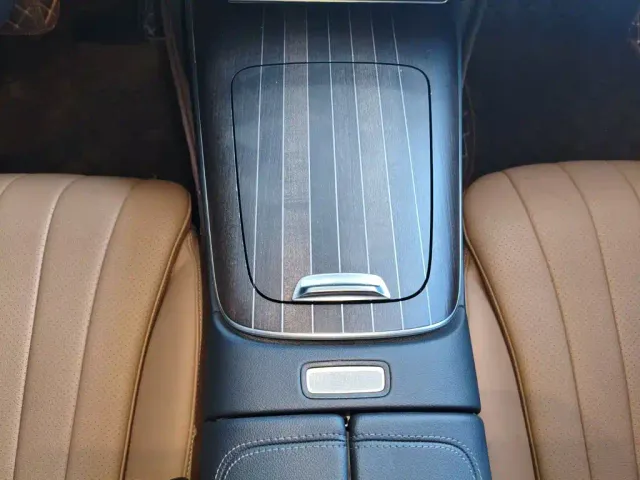 Mercedes-Benz E-Class — Фото автомобиля 15