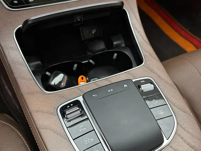Mercedes-Benz E-Class — Фото автомобиля 16