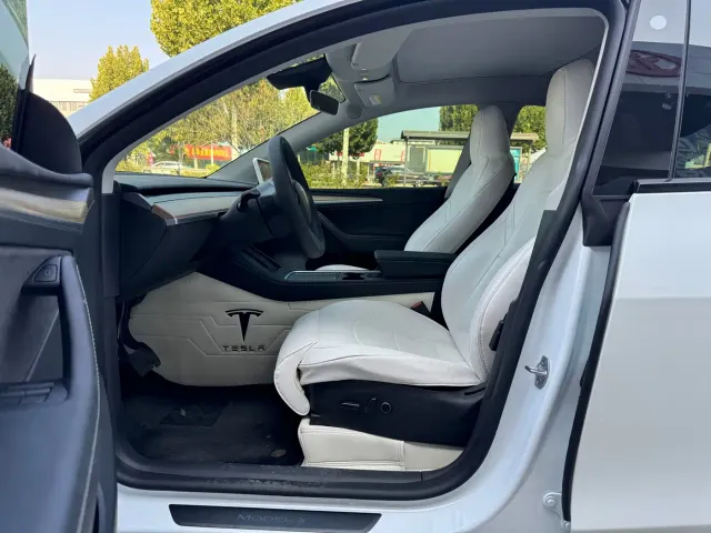 Tesla Model Y — Фото автомобиля 8