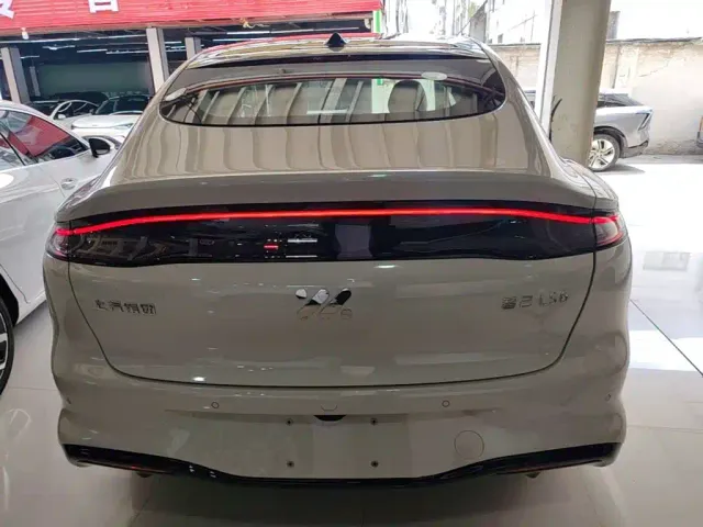 IM Motors LS6 — Фото автомобиля 5