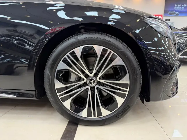 Mercedes-Benz E-Class — Фото автомобиля 15