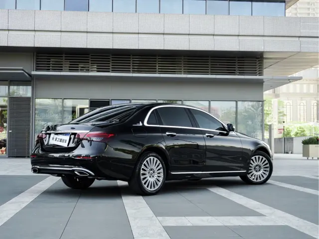 Mercedes-Benz E-Class — Фото автомобиля 10