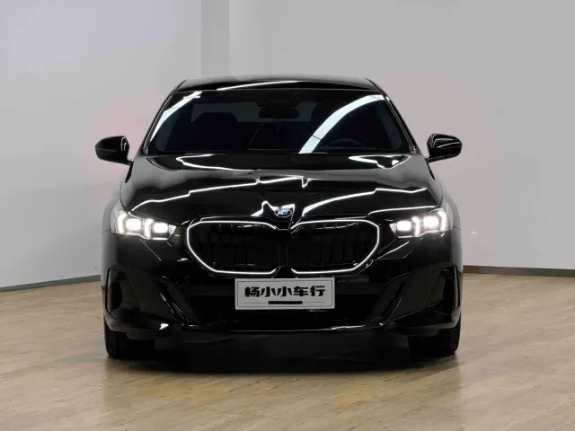 BMW 5 Series — Фото автомобиля 2
