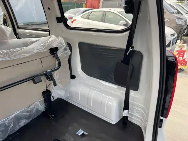 Wuling Hongguang V — Фото автомобиля 10