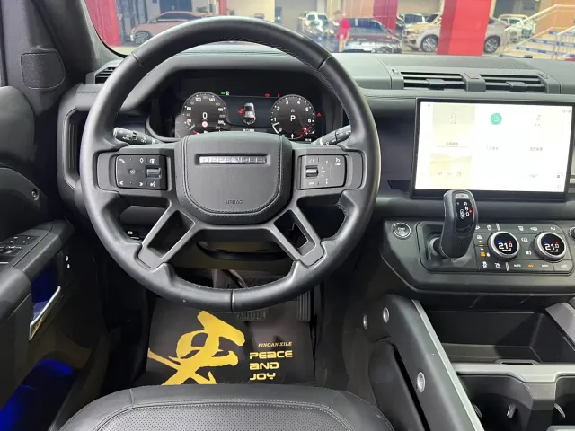 Land Rover Defender — Фото автомобиля 13