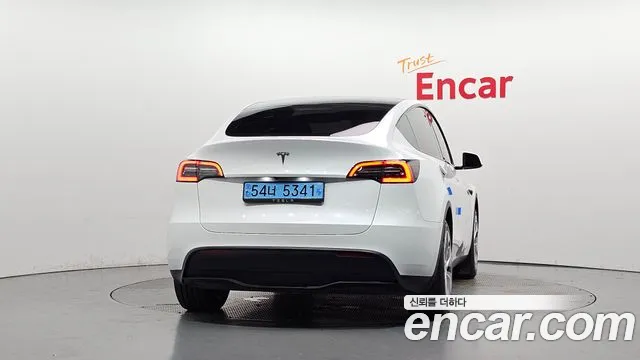 Tesla Model Y — Фото автомобиля 4