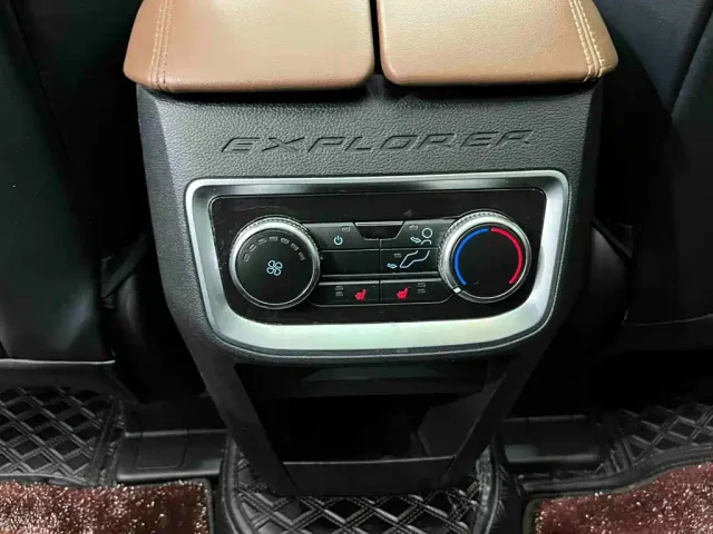 Ford Explorer — Фото автомобиля 19
