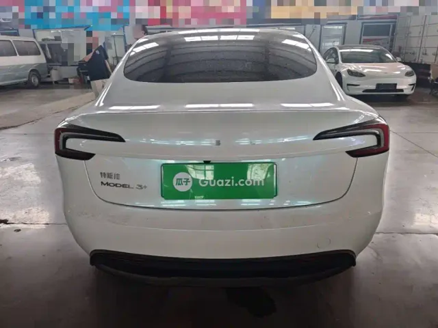 Tesla Model 3 — Фото автомобиля 3