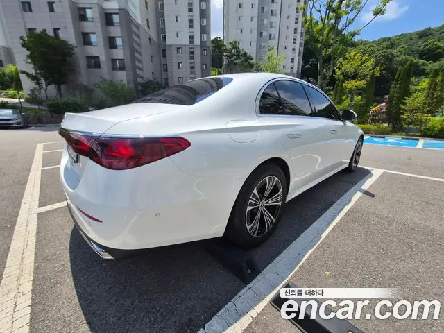 Mercedes-Benz E-Class — Фото автомобиля 8