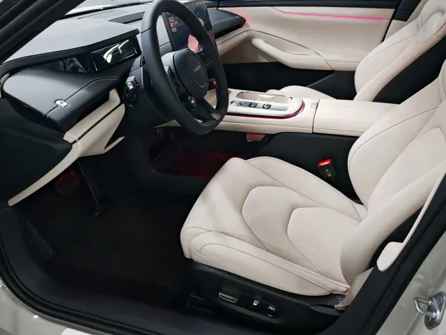Xiaomi SU7 — Фото автомобиля 11