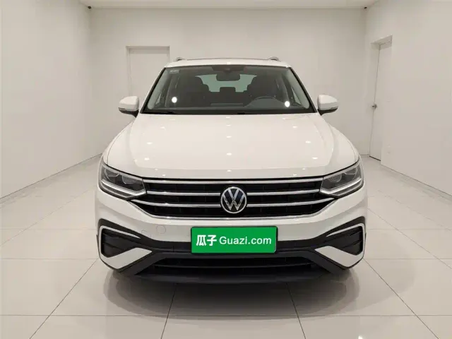 Volkswagen Tiguan L — Фото автомобиля 2
