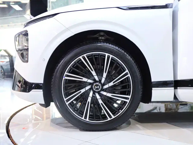 Xpeng G9 — Фото автомобиля 7