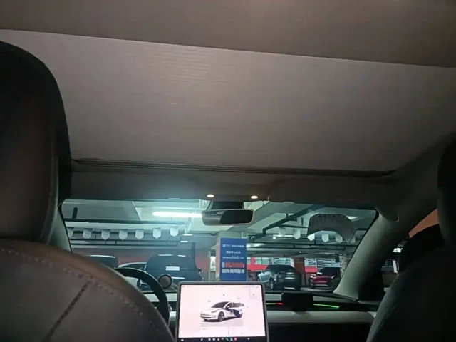 Tesla Model 3 — Фото автомобиля 17