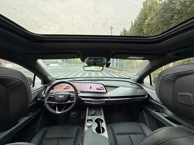 Cadillac XT5 — Фото автомобиля 8