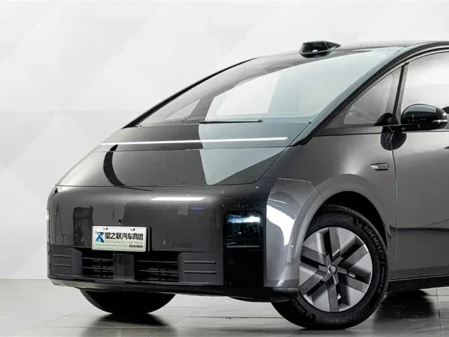Li Auto MEGA — Фото автомобиля 3