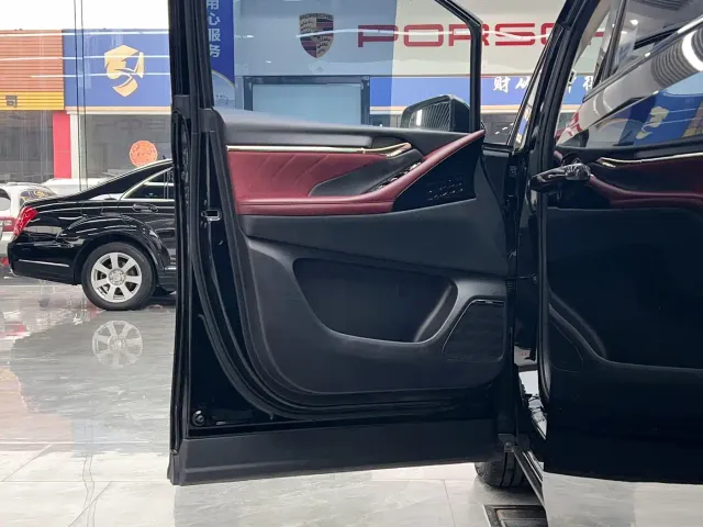 GAC Trumpchi E9 — Фото автомобиля 11