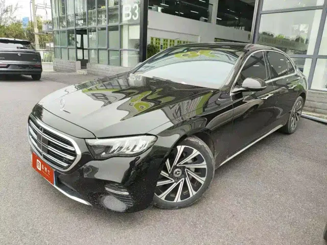 Фотография автомобиля — Mercedes-Benz E-Class