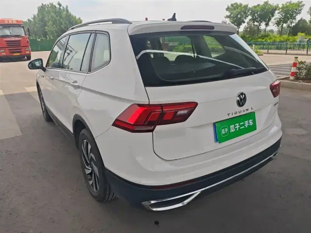 Volkswagen Tiguan L — Фото автомобиля 4