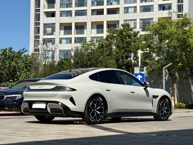 Xiaomi SU7 — Фото автомобиля 7