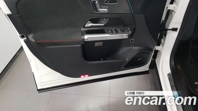 Mercedes-Benz EQB — Фото автомобиля 15