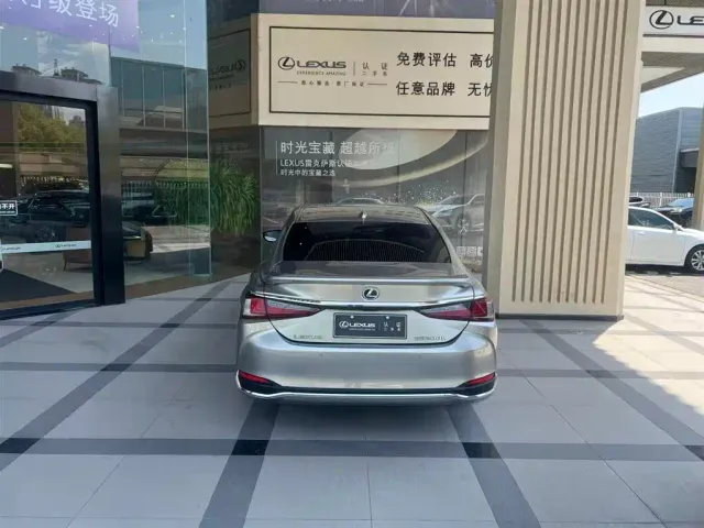 Lexus ES — Фото автомобиля 2