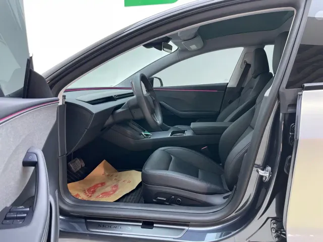 Tesla Model 3 — Фото автомобиля 17