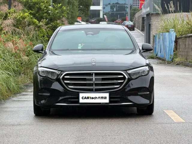 Mercedes-Benz E-Class — Фото автомобиля 2